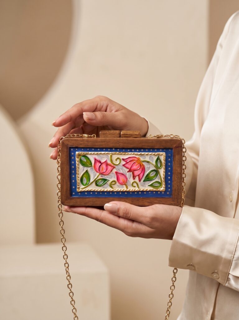 Women’s Clutch – Lippan Art (Multicolour)